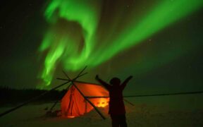 yellowknife aurora tour price